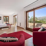 Coloma Villa *